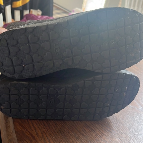 UGG Kids Puffy Quilted Houndstooth Black Girls Boots size 5 - Picture 6 of 7